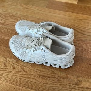 Women’s on cloud tennis shoes